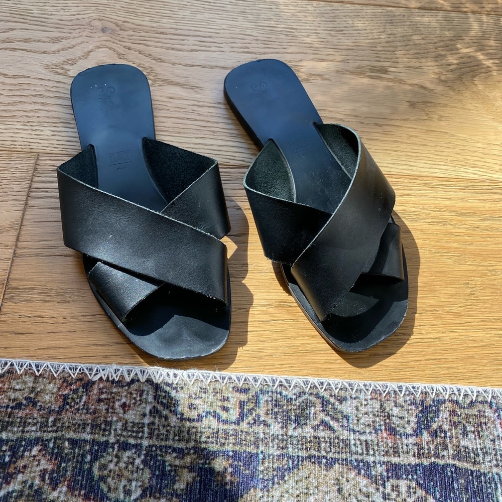 Seychelles sandal black size 7.5